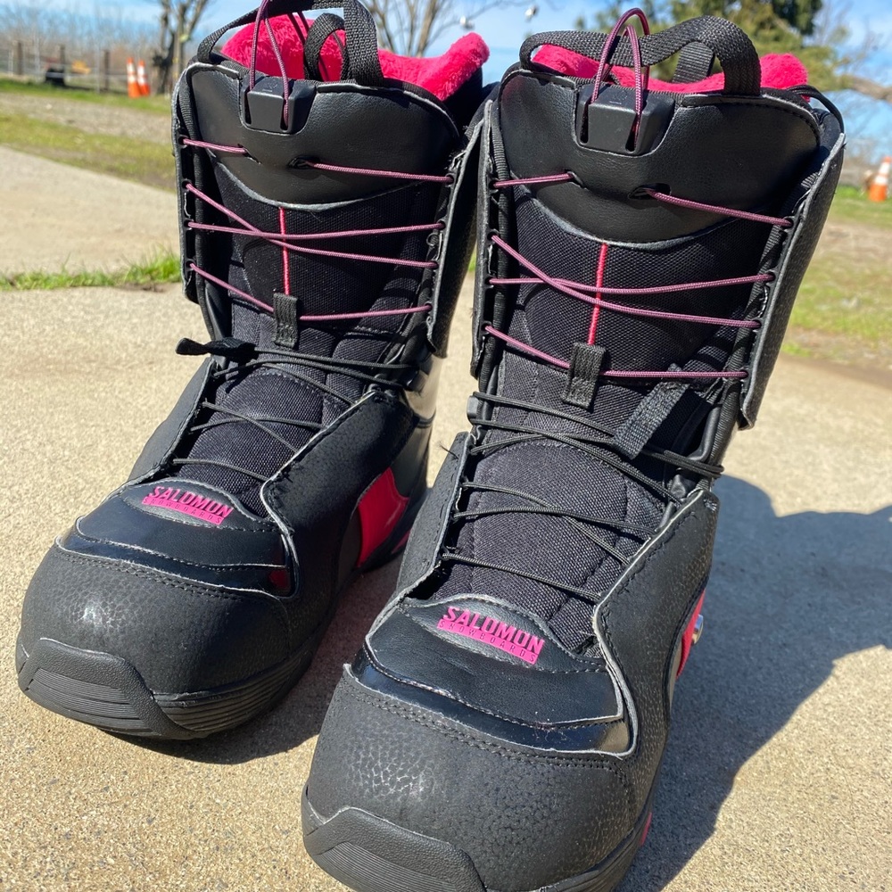 Women’s snowboard boots